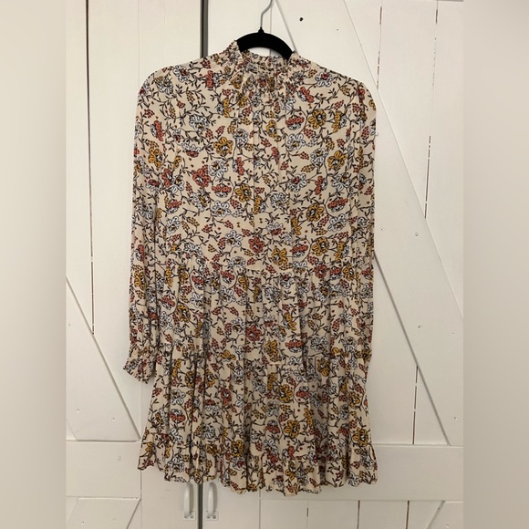 Miss Selfridge Dress
Size US 4
Color: Flower pattern; creams stunning! - Picture 7 of 7